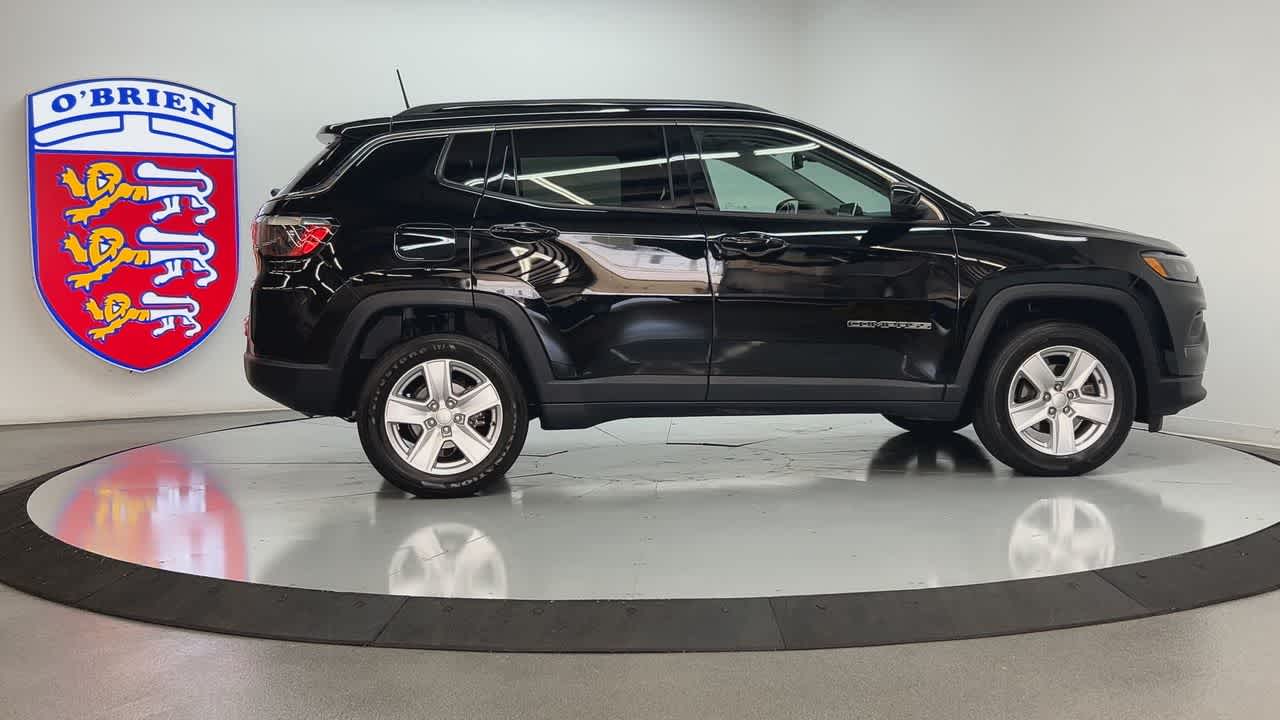2022 Jeep Compass Latitude photo 4