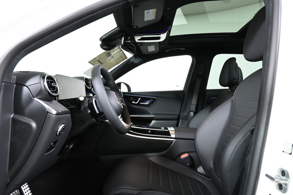 2025 Mercedes Benz GLC 300 4MATIC photo 3