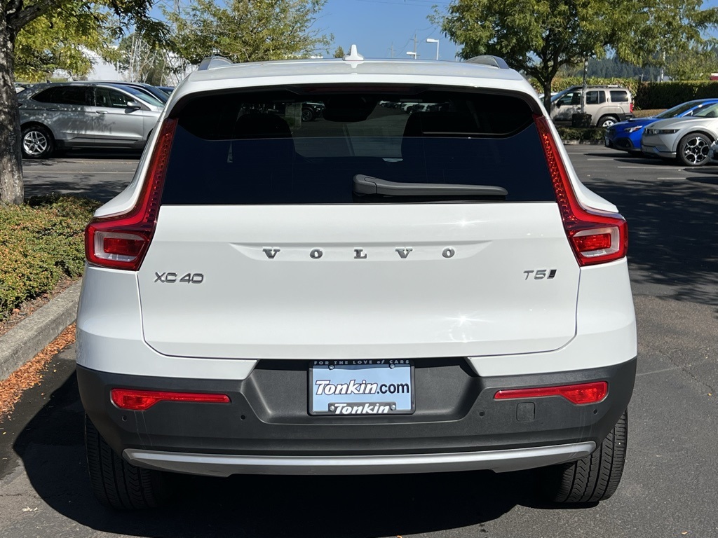 2019 Volvo XC40 T5 Momentum photo 5