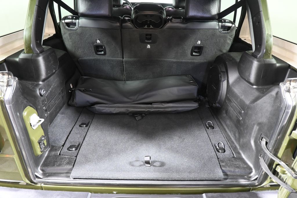 2024 Jeep Wrangler Sahara photo 35