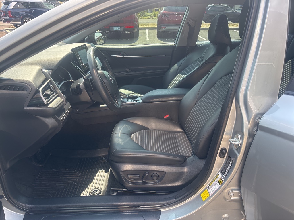 2022 Toyota Camry Hybrid SE photo 9