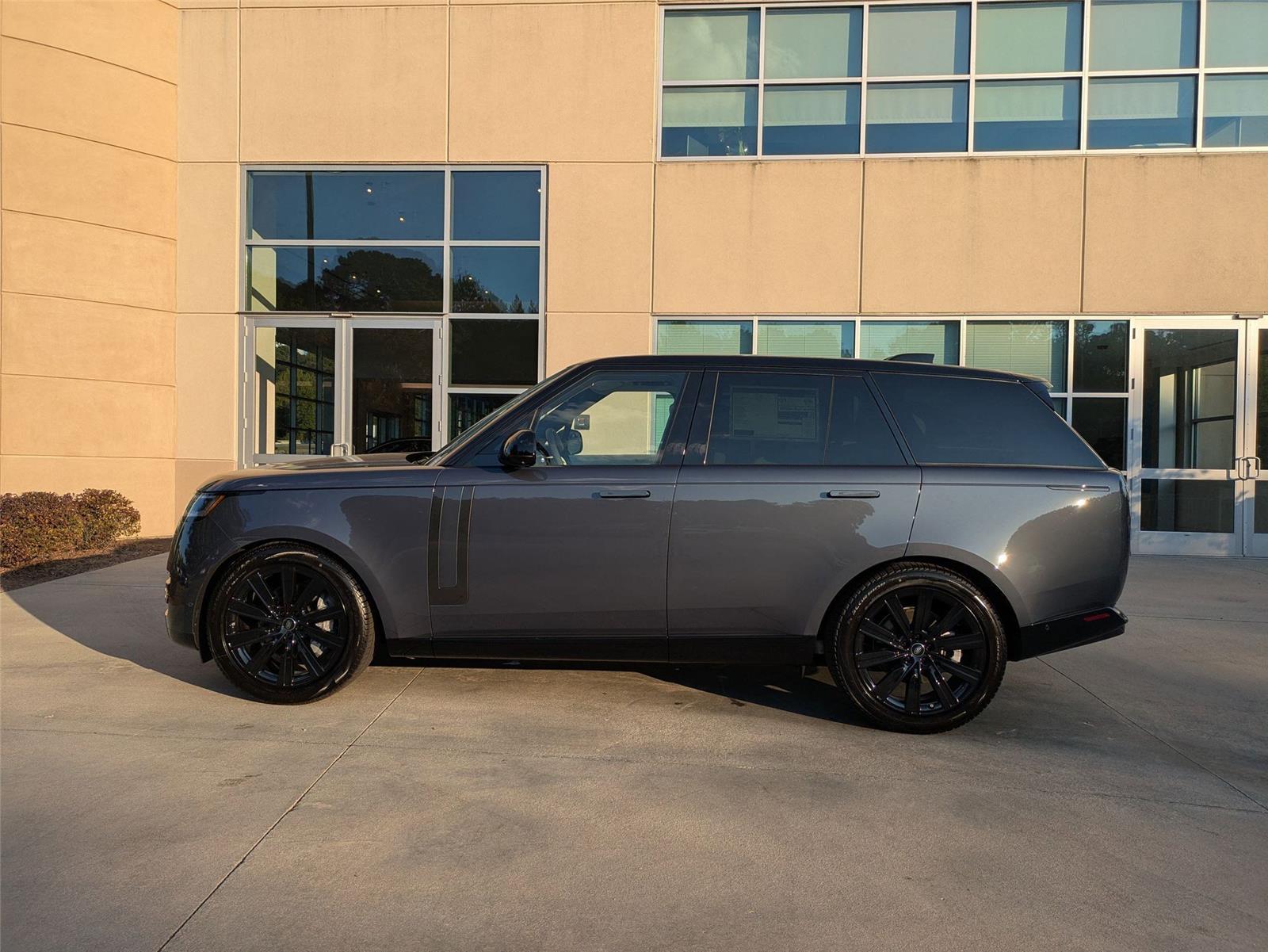 2025 Land Rover Range Rover SE photo 8