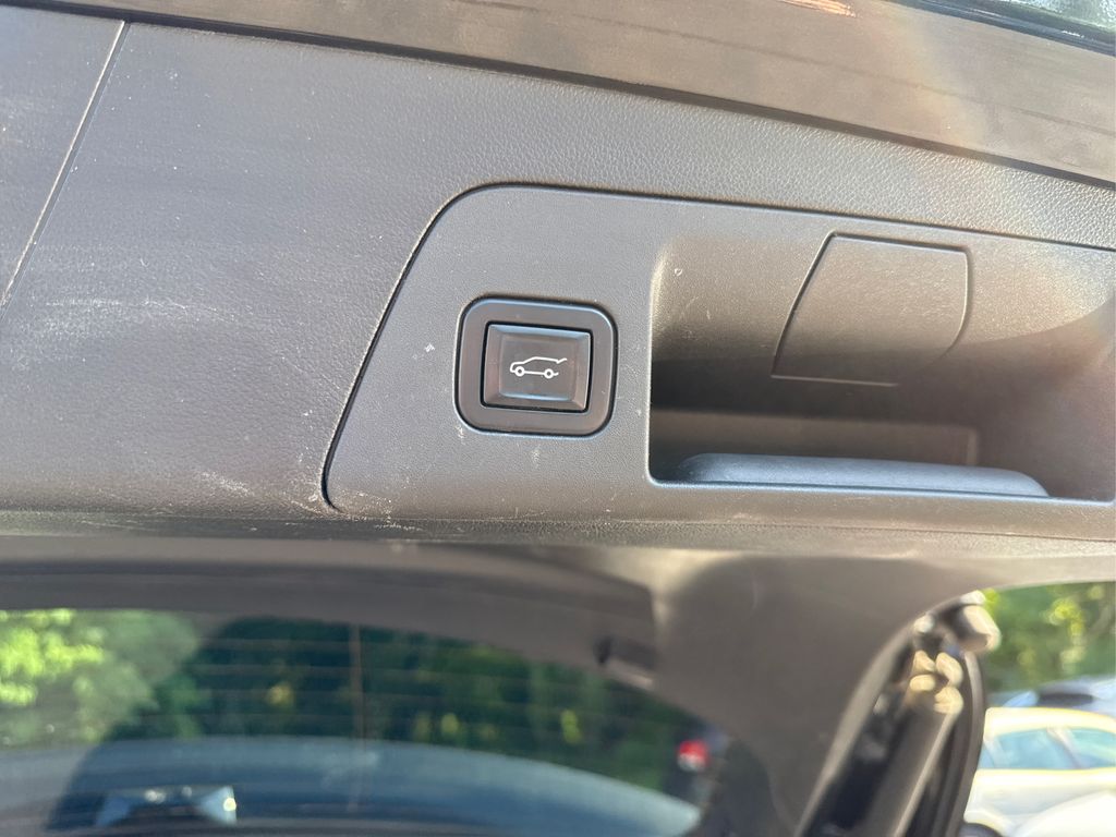2022 Buick Envision Essence photo 13