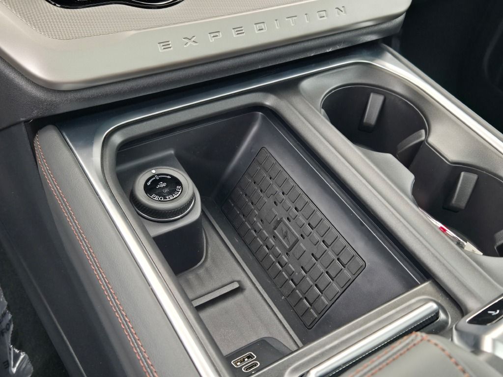 2025 Ford Expedition photo 29