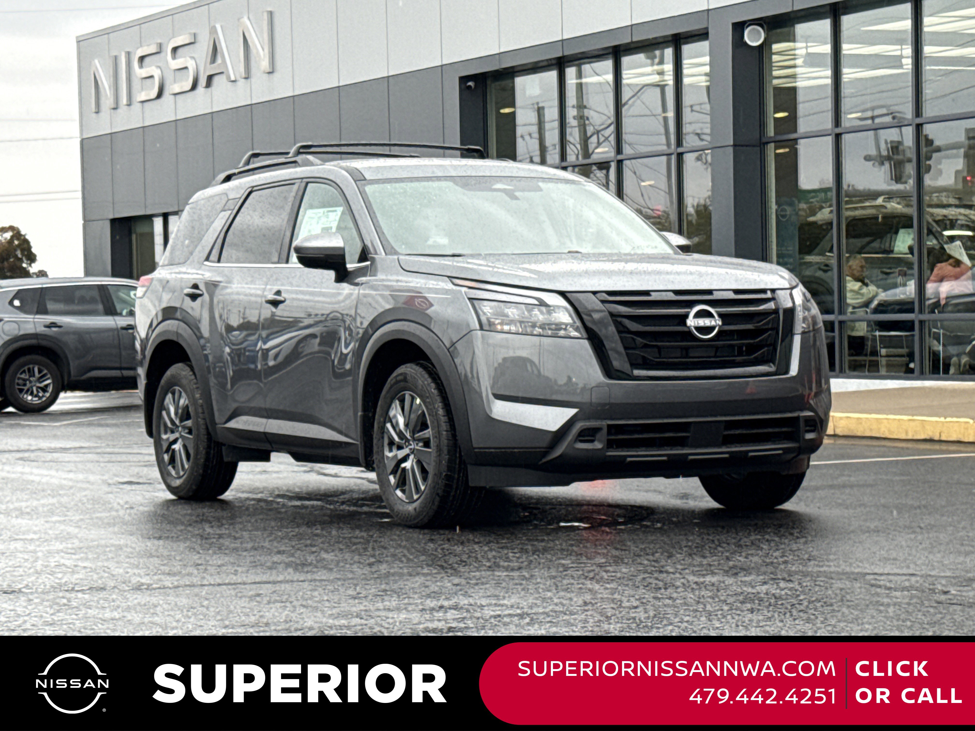 2025 Nissan Pathfinder SV's photo