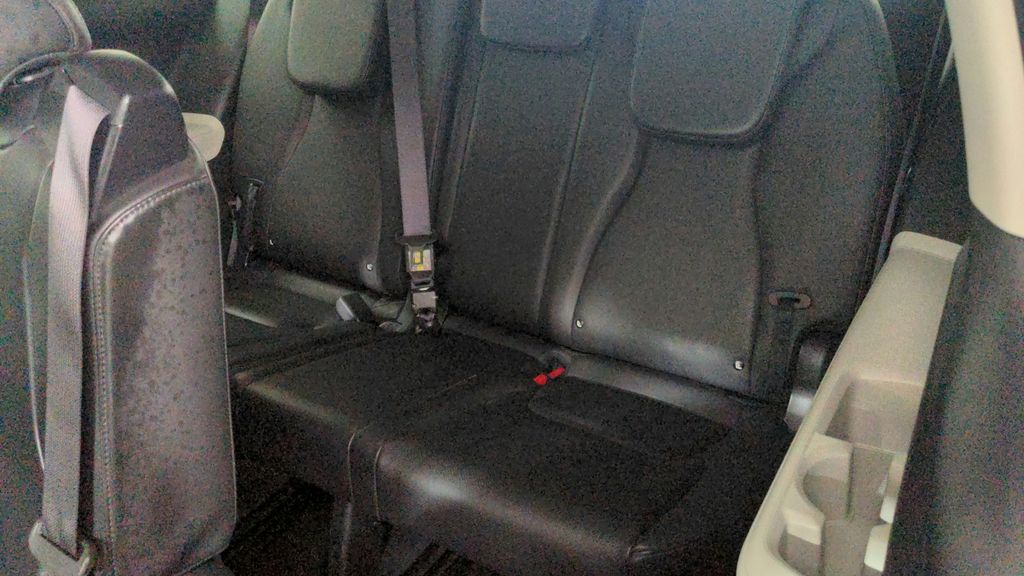 2024 Kia Carnival LX photo 24