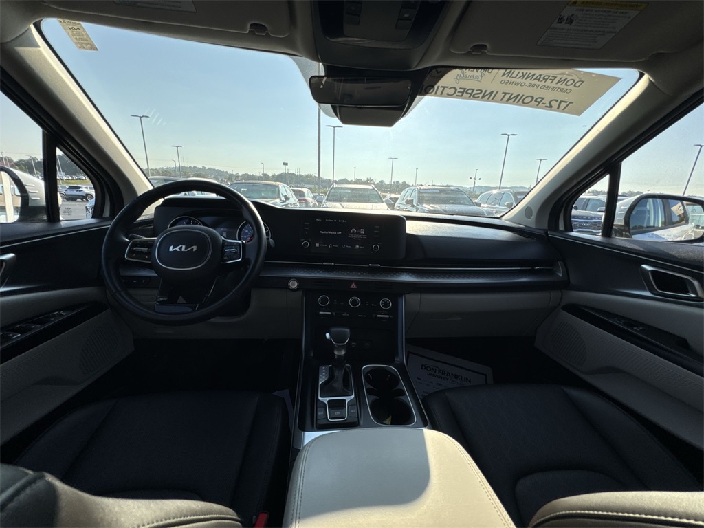 2024 Kia Carnival LX photo 10