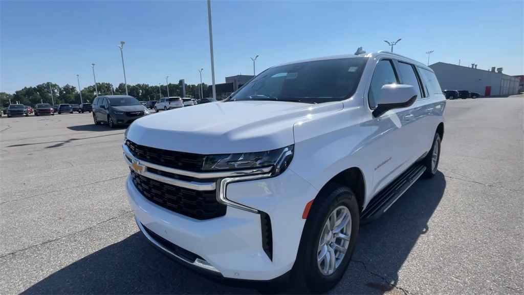 2023 Chevrolet Suburban LS photo 3