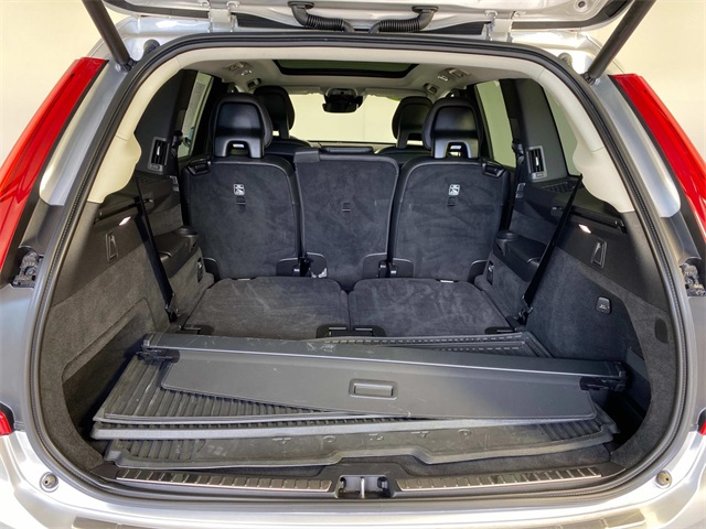 2022 Volvo XC90 T6 Momentum photo 7