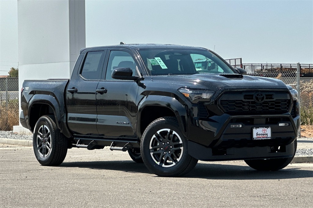 2025 Toyota Tacoma TRD Sport 4x4 Double Cab photo 2