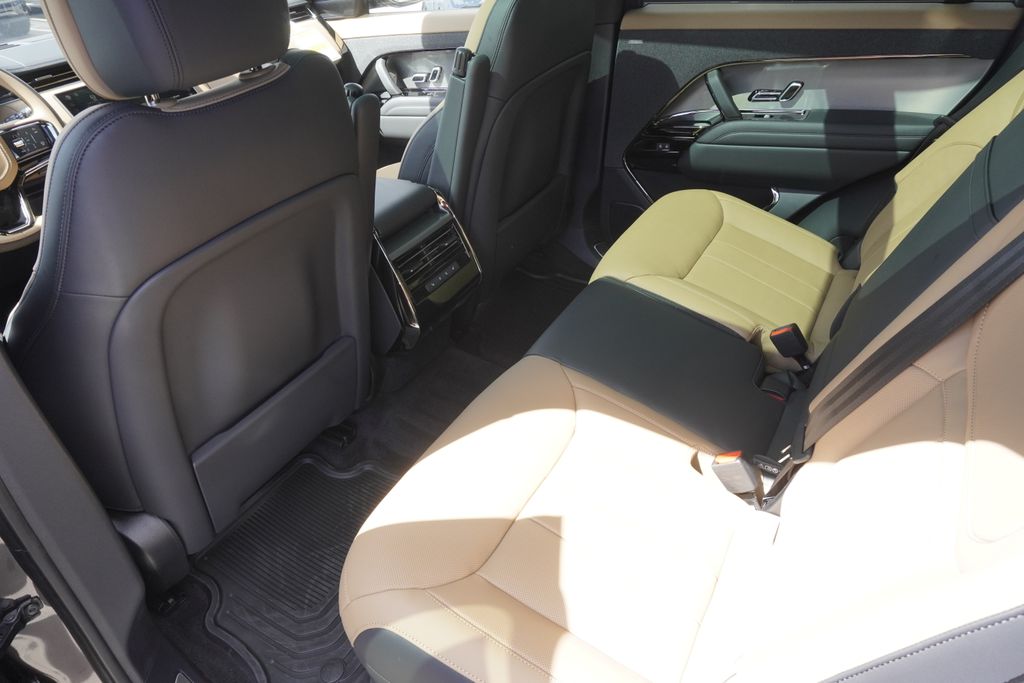 2025 Land Rover Range Rover Sport SE photo 28