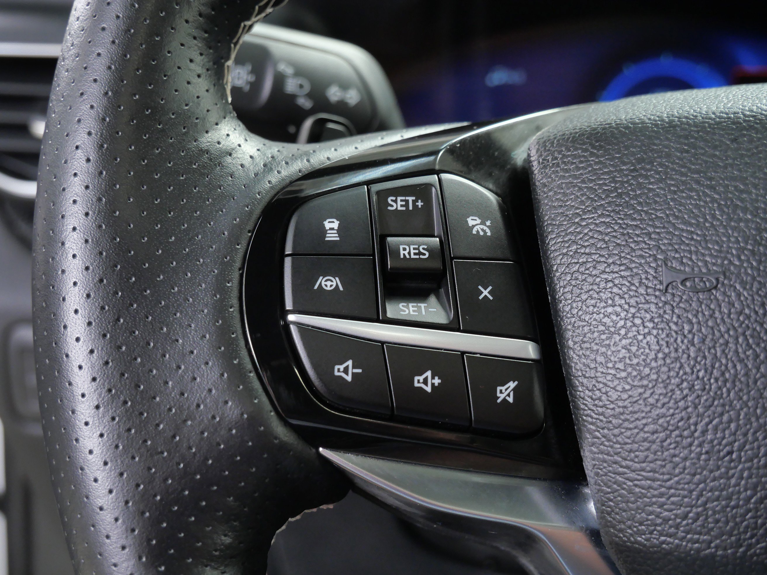 2022 Ford Explorer ST photo 23