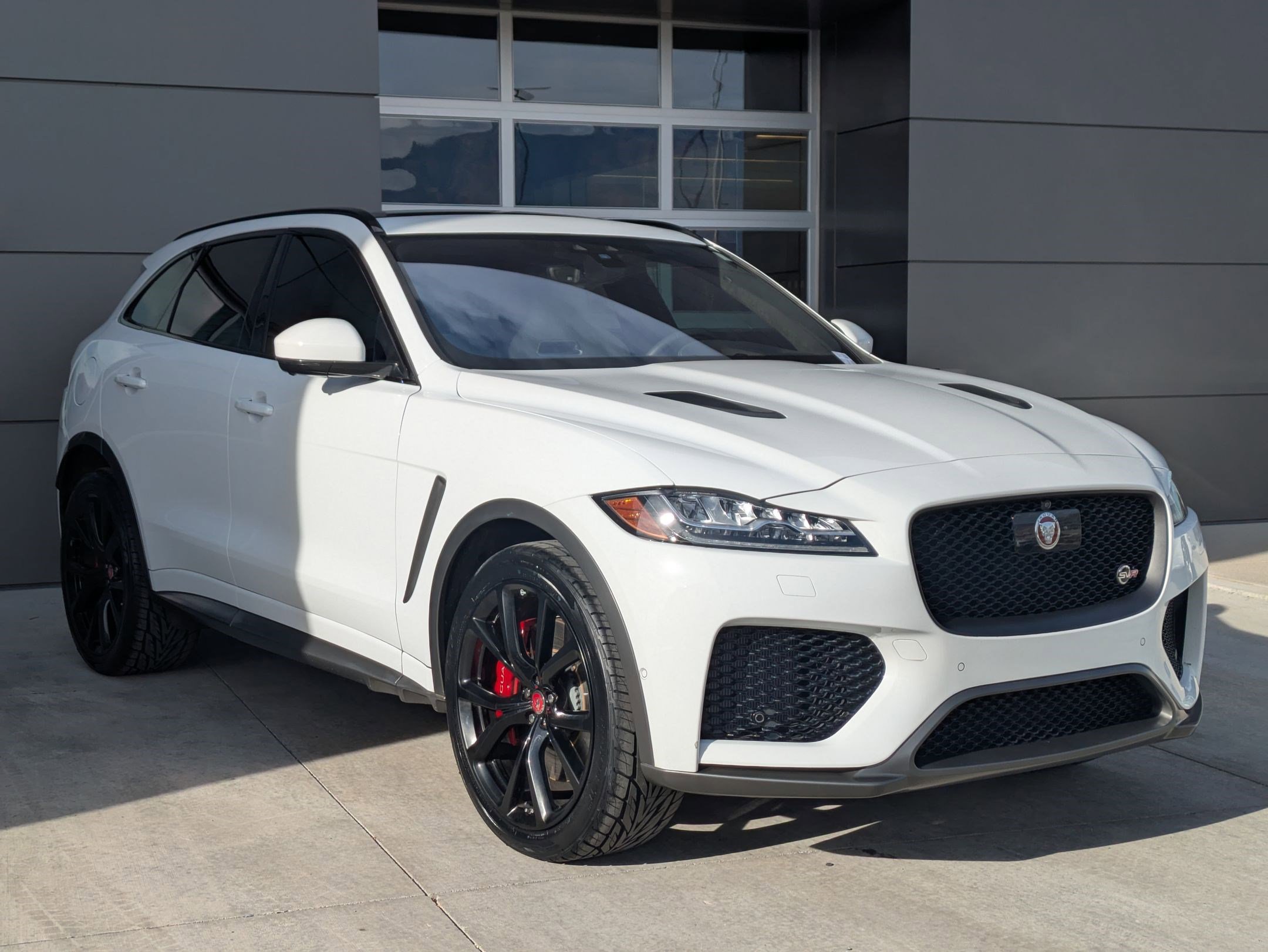 2020 Jaguar F-PACE SVR photo 3