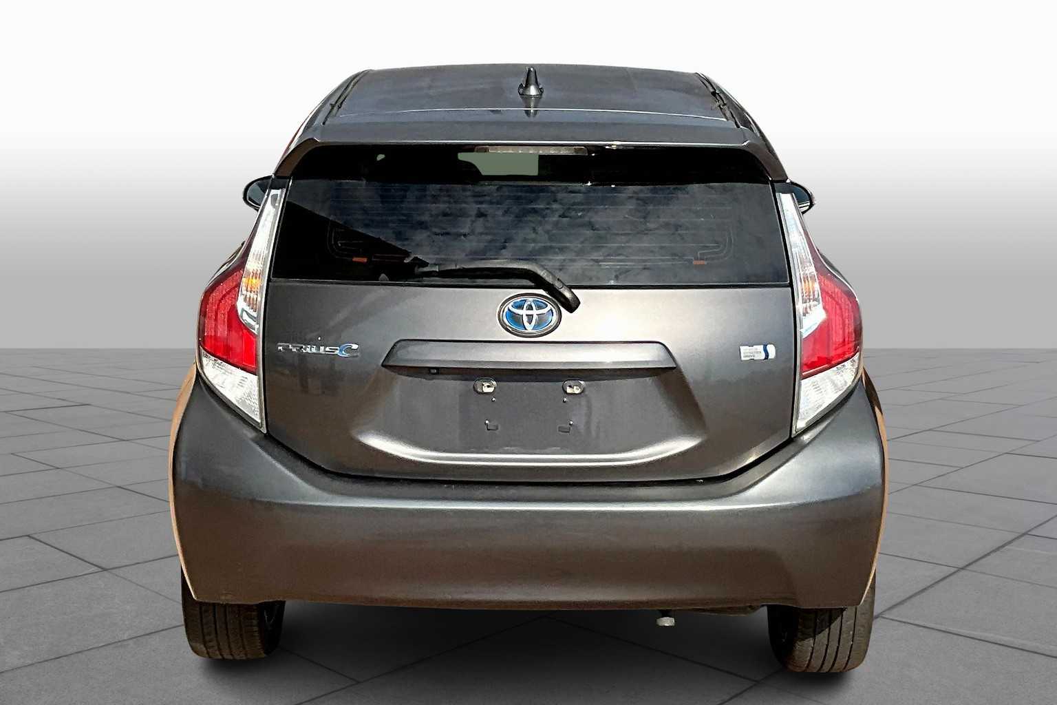 2016 Toyota Prius C Four photo 4