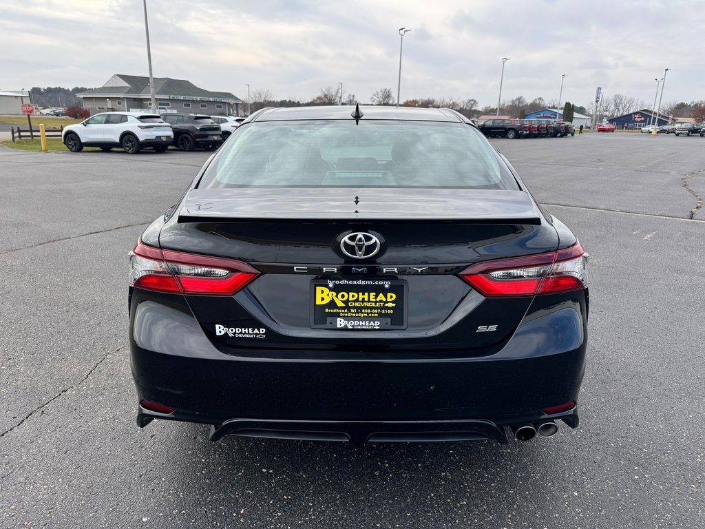 2021 Toyota Camry SE photo 2