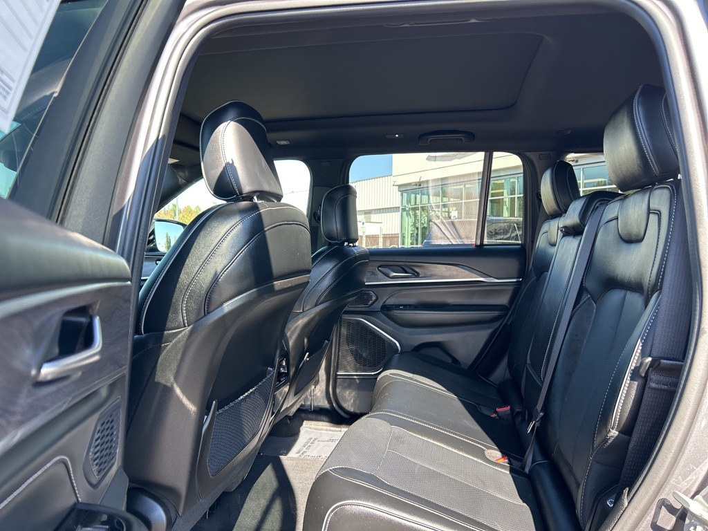 2024 Jeep Grand Cherokee Overland photo 8