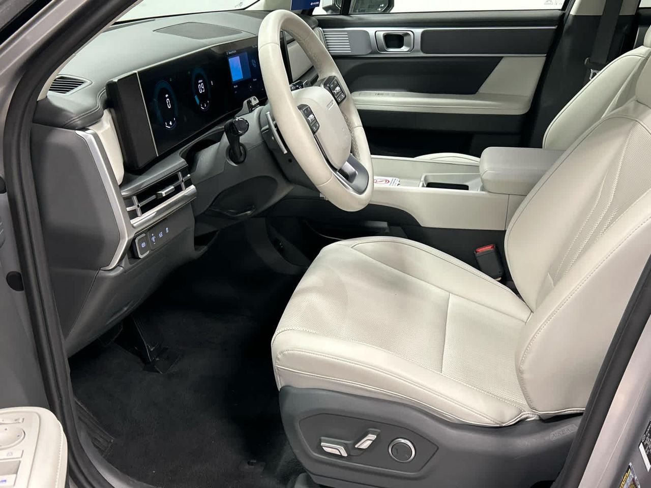 2025 Hyundai Santa Fe SEL photo 32