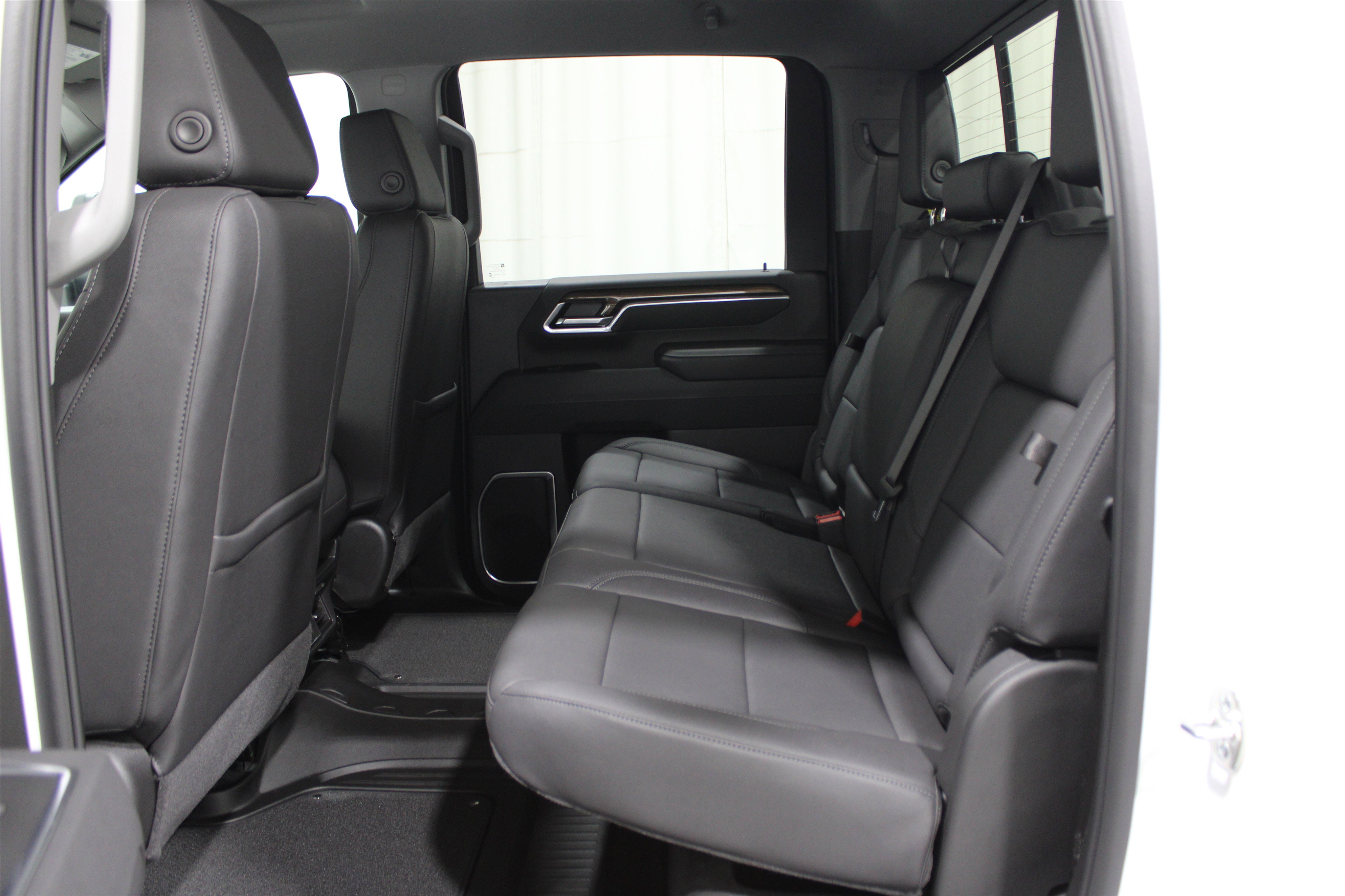 2025 Chevrolet Silverado 2500HD LT photo 9