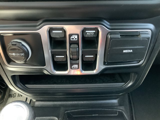 2019 Jeep Wrangler Unlimited Sahara photo 18