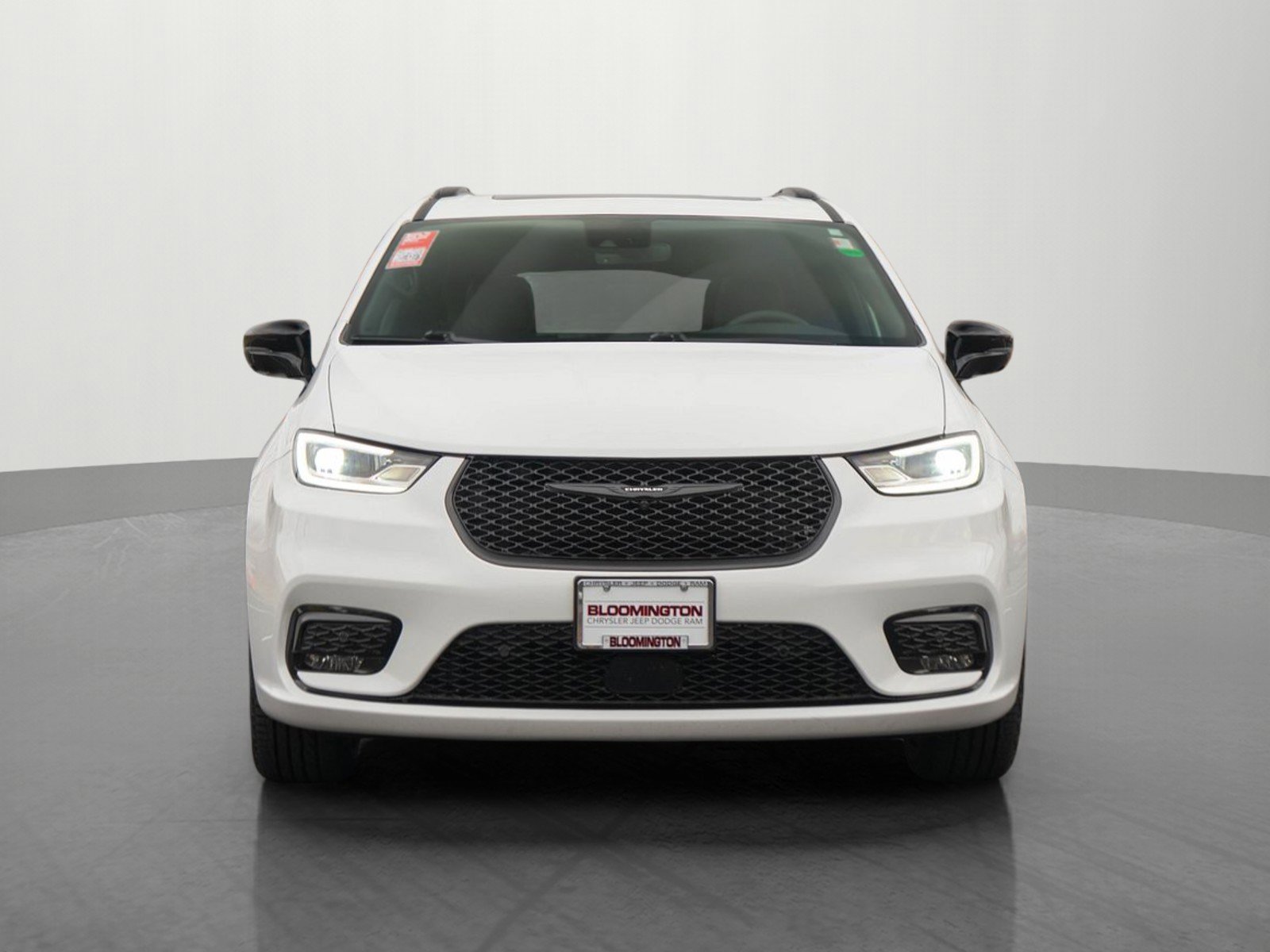 Used 2024 Chrysler Pacifica Limited with VIN 2C4RC1GG2RR168572 for sale in Minneapolis, Minnesota