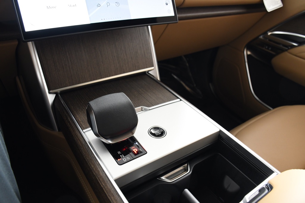 2025 Land Rover Range Rover SE photo 30