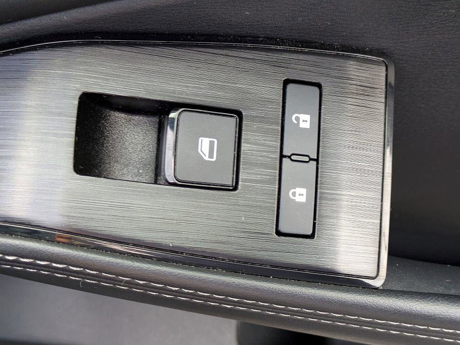 2021 Nissan Rogue SV photo 36