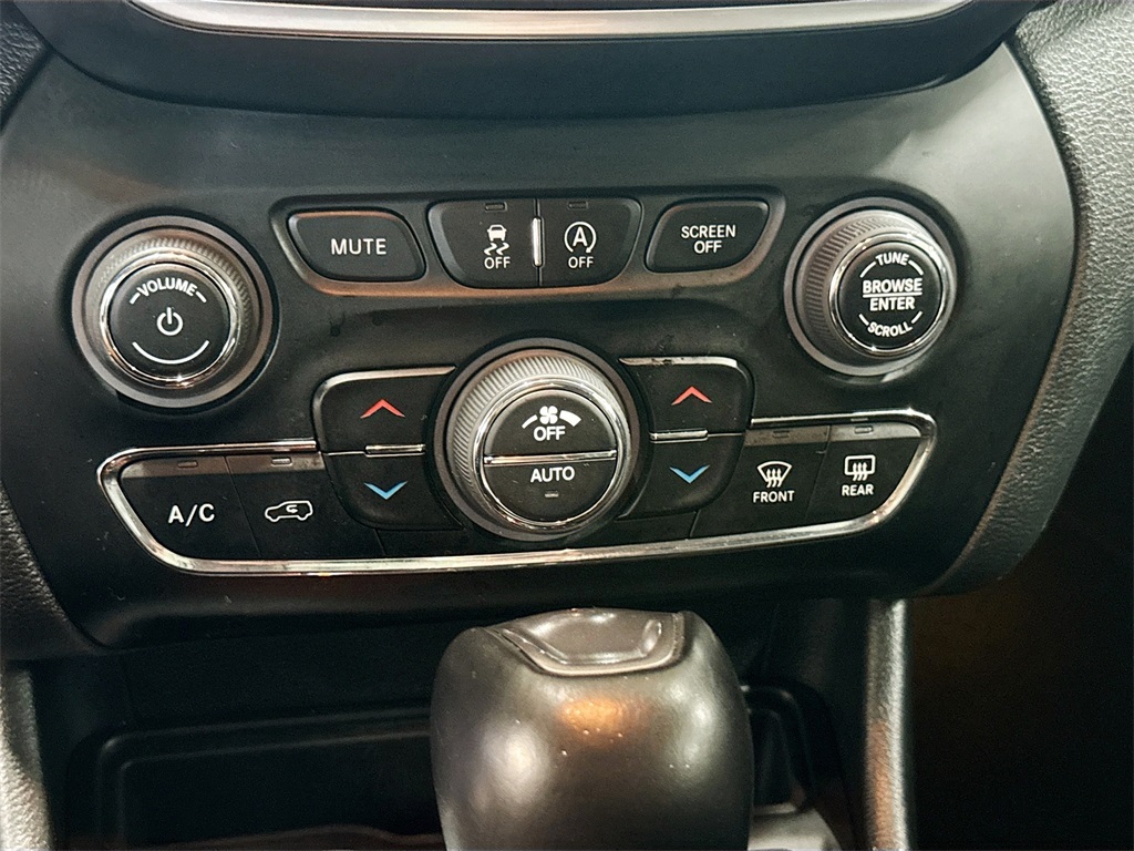 2023 Jeep Cherokee Altitude photo 10