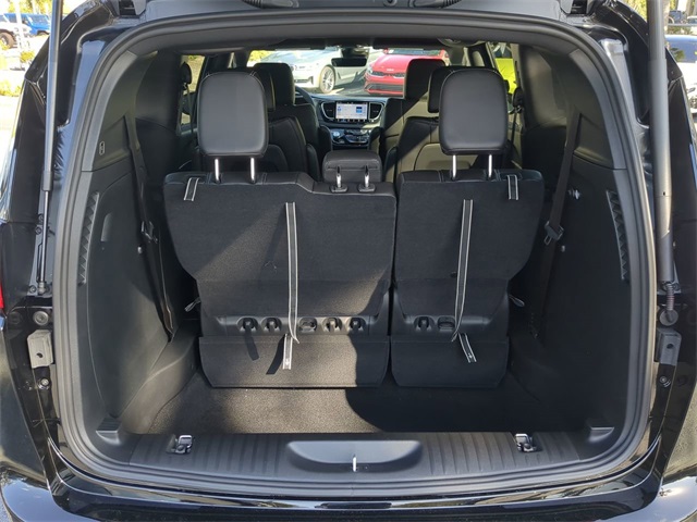 2026 Chrysler Voyager LX photo 12