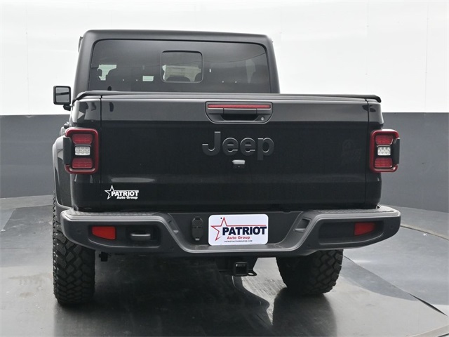 2024 Jeep Gladiator Willys photo 2
