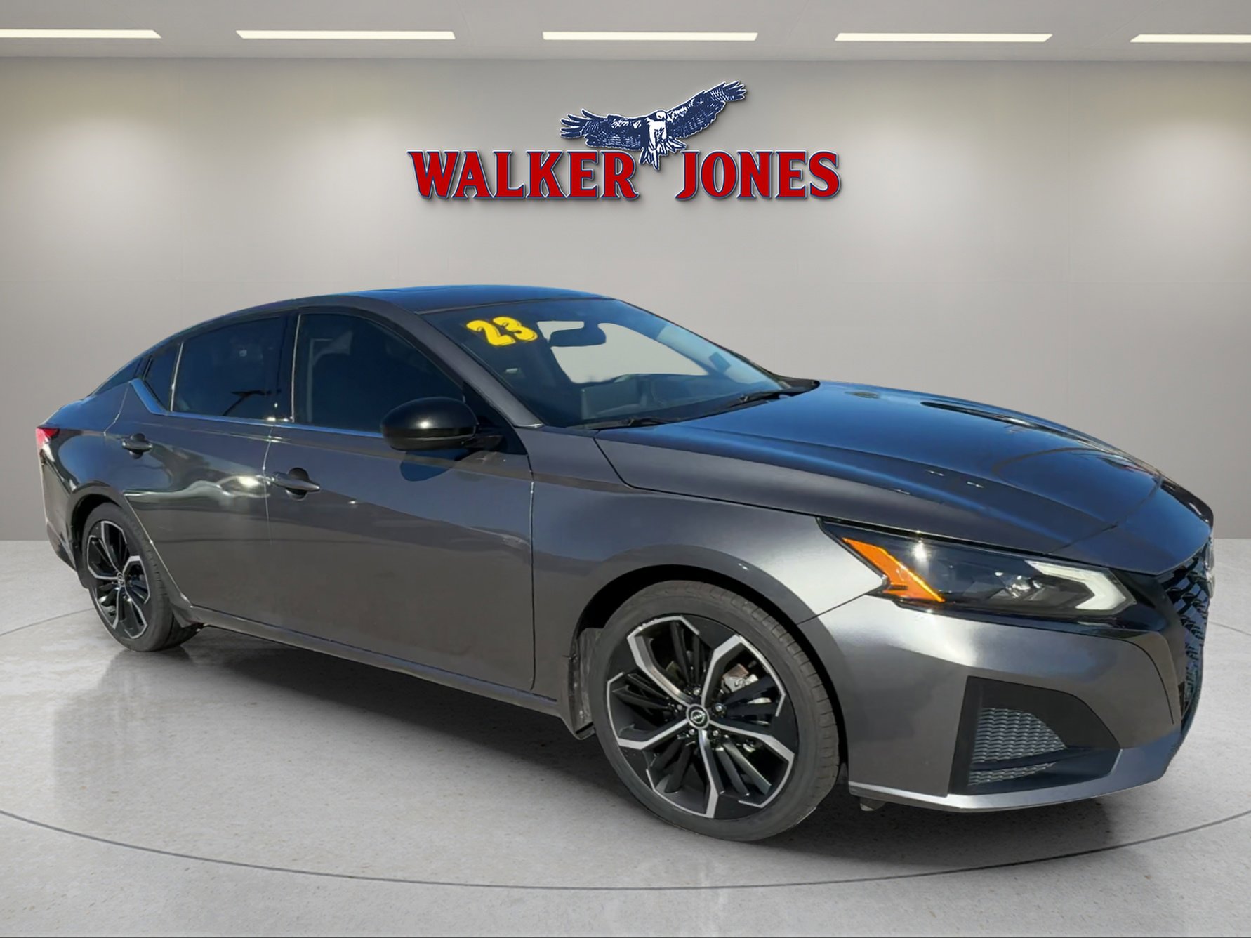 2023 Nissan Altima SR's photo