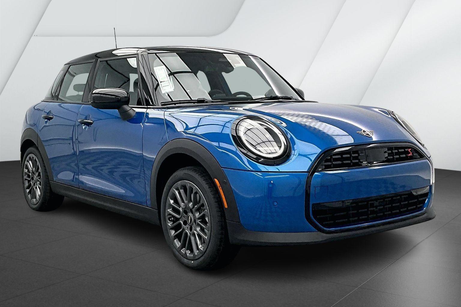 2026 Mini Cooper 4 Door Hardtop Signature photo 2