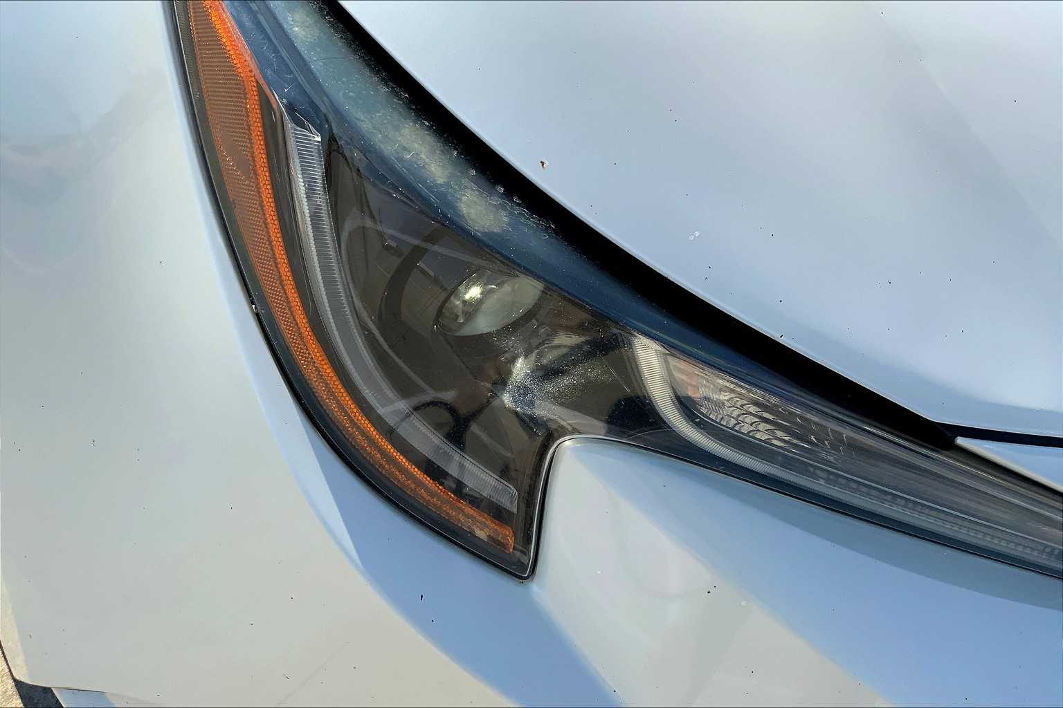 2020 Toyota Corolla LE photo 25
