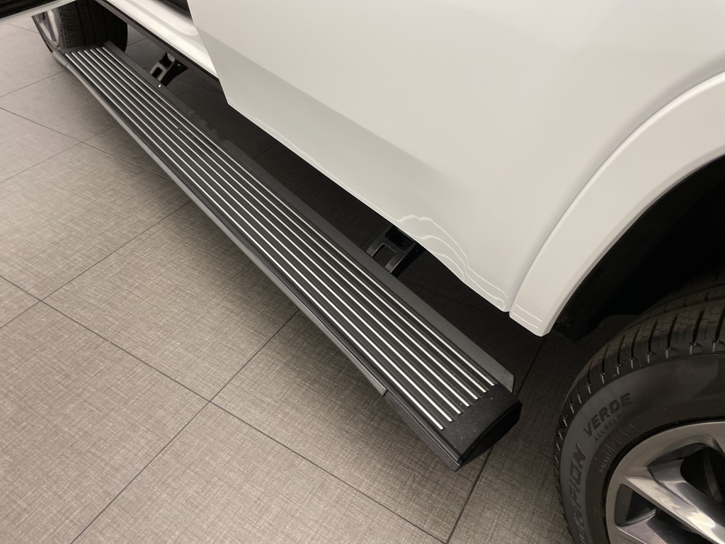 2025 Jeep Grand Wagoneer III photo 9