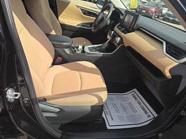 2022 Toyota RAV4 LE photo 18