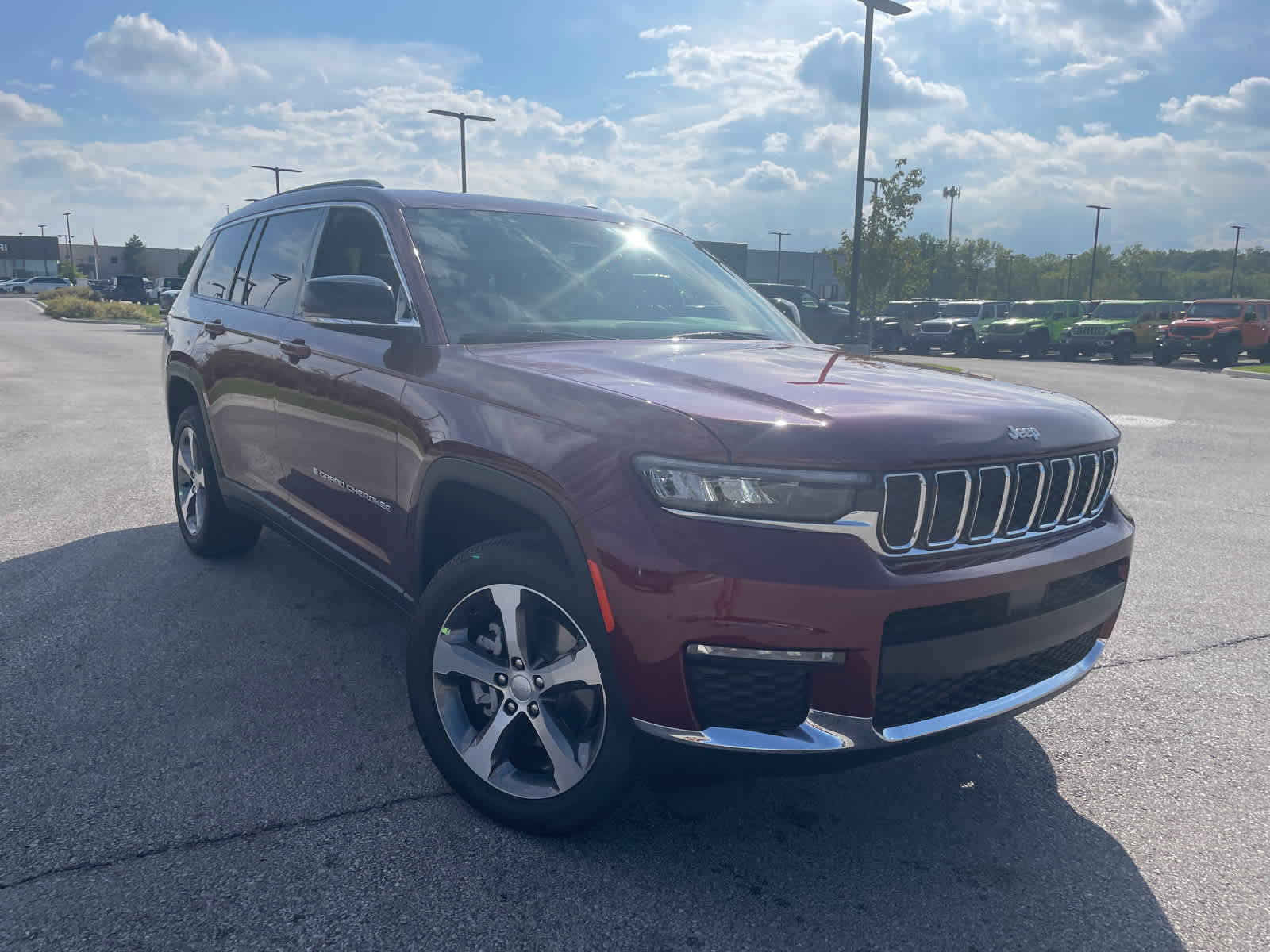 2025 Jeep Grand Cherokee Limited photo 2