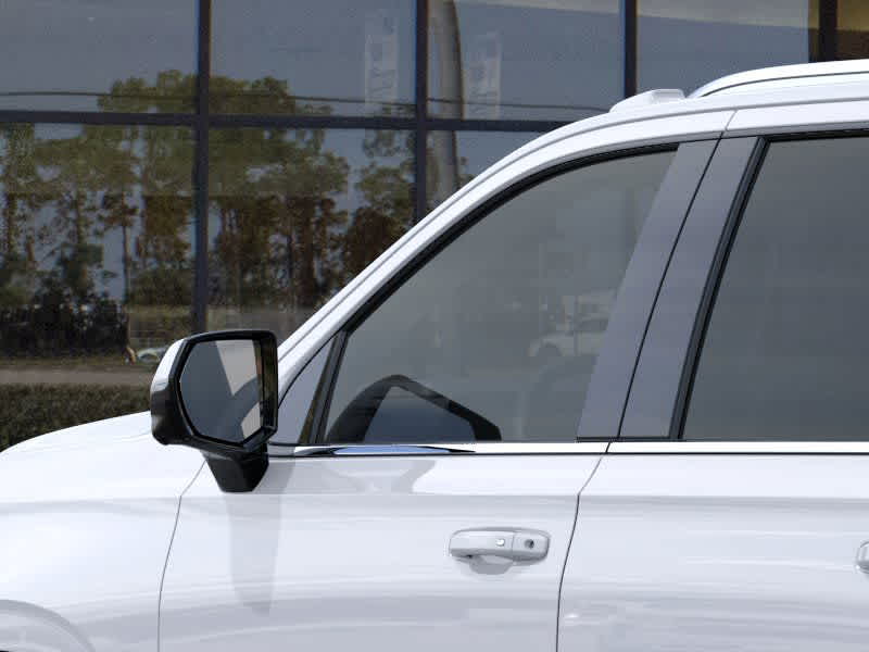 2025 Chevrolet Suburban LT photo 12