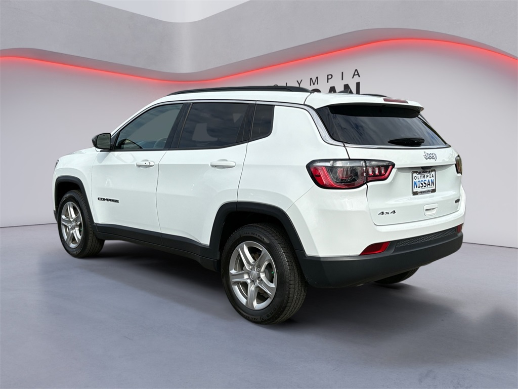 2024 Jeep Compass Latitude photo 2