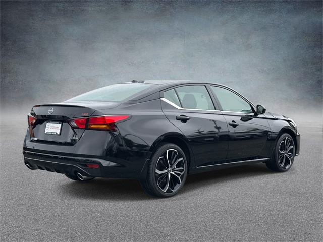 2025 Nissan Altima SR photo 2