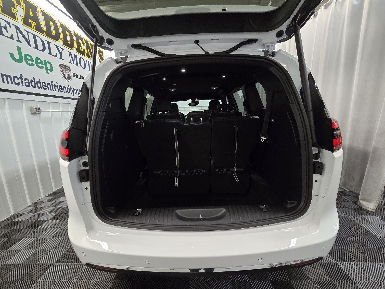 2025 Chrysler Pacifica photo 37