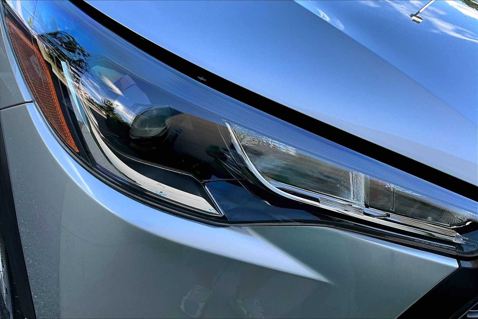 2022 Toyota Corolla Cross LE photo 25