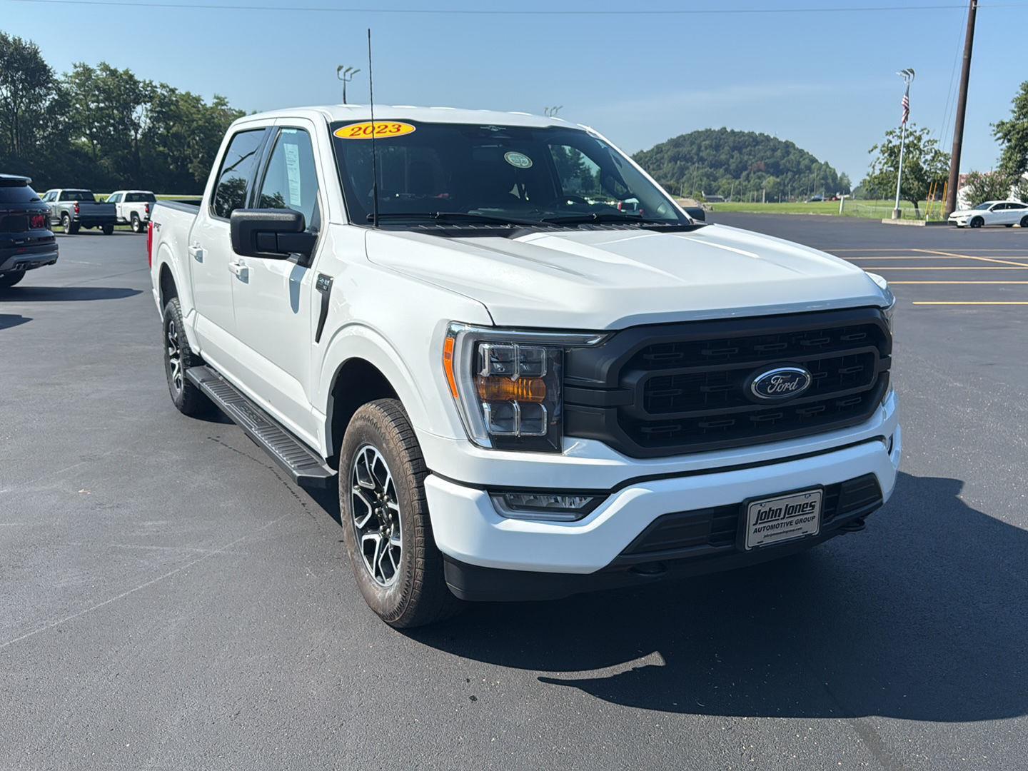 2023 Ford F-150 XLT photo 2
