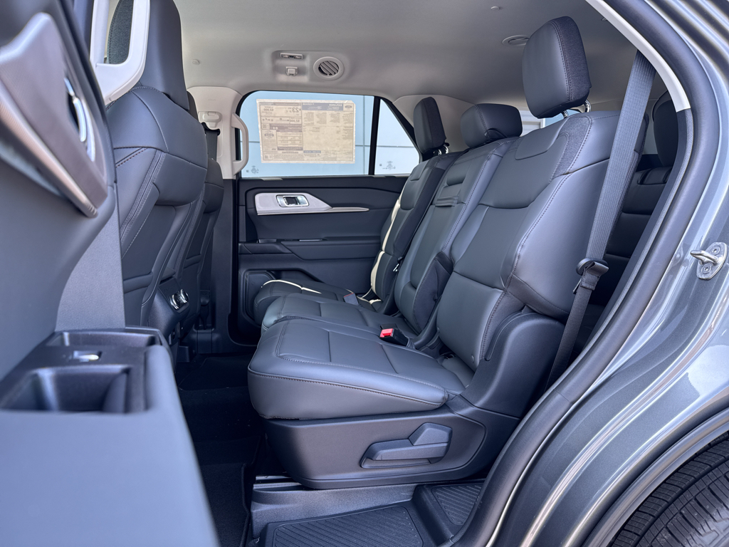 2025 Ford Explorer photo 17
