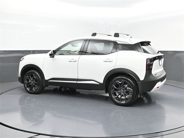 2025 Nissan Kicks SR photo 2