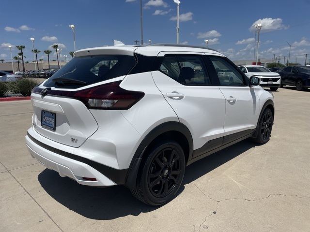 2022 Nissan Kicks SV photo 3