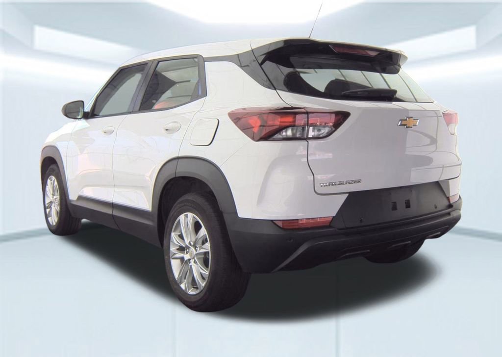2023 Chevrolet Trailblazer LS photo 4