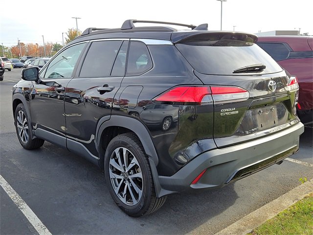 2022 Toyota Corolla Cross XLE photo 3