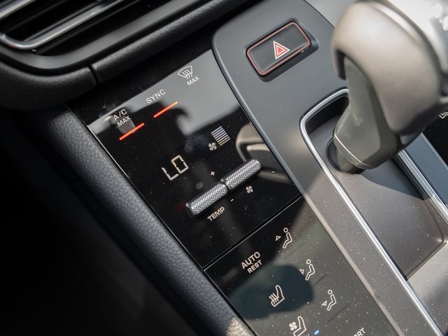2026 Porsche Macan T photo 24