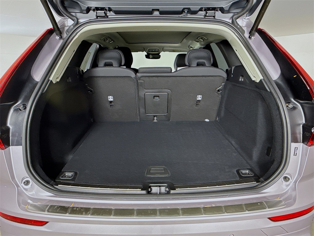 2026 Volvo XC60 B5 Plus photo 26