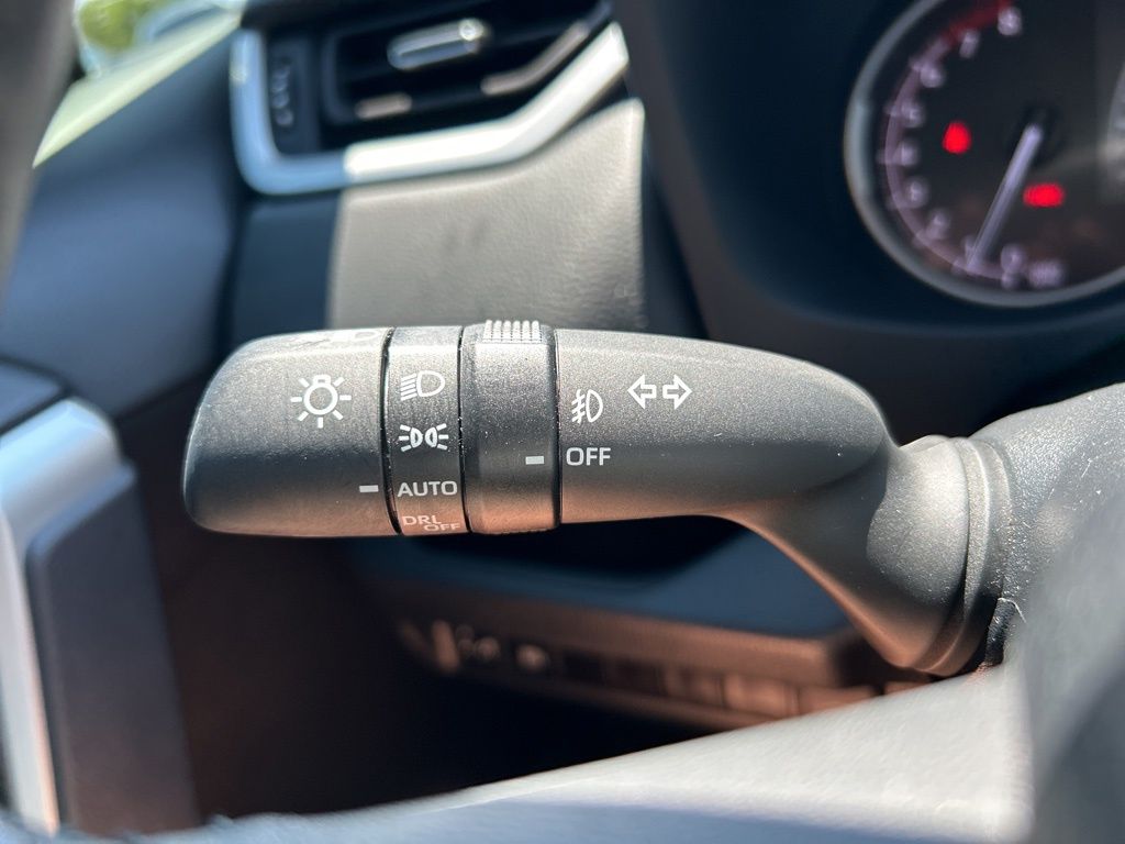 2023 Toyota RAV4 XLE Premium photo 22