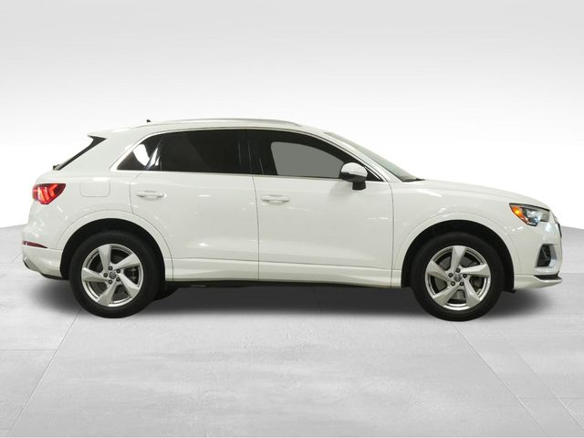 2020 Audi Q3 45 TFSI Premium photo 3